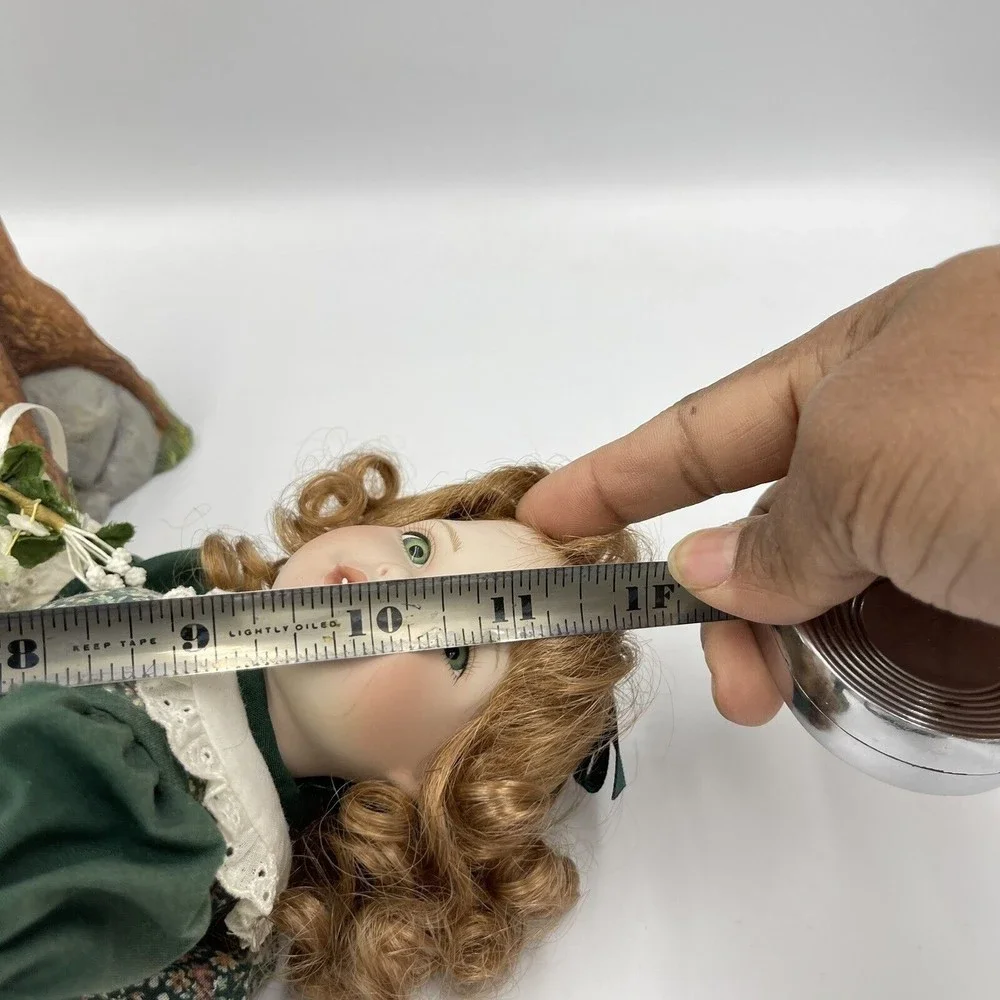 VNT Georgetown Collection Caitlyn Doll & Sitting Stump A Song In My Heart